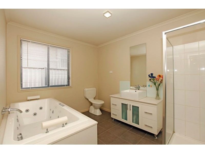 2 Pond Court, Epping VIC 3076