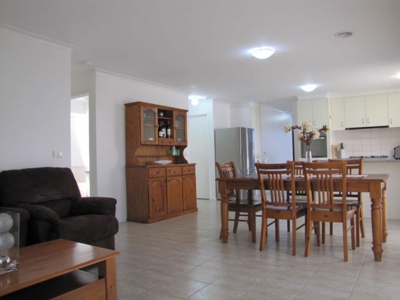 17 Oldfield Place, Epping VIC 3076