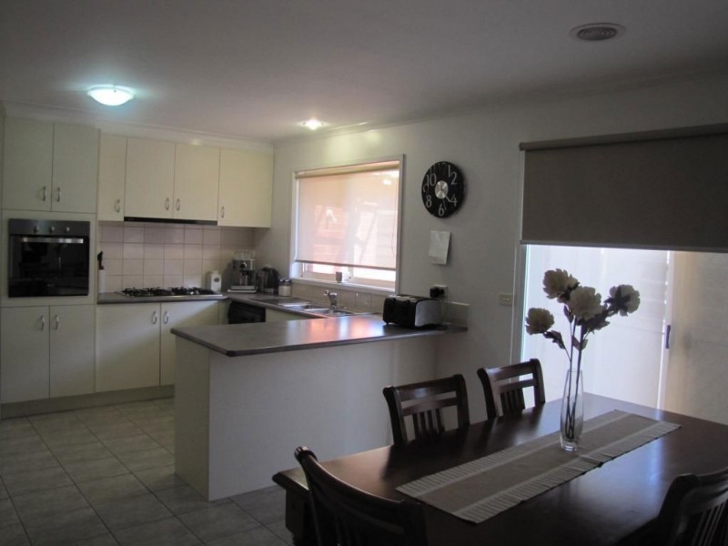 17 Oldfield Place, Epping VIC 3076