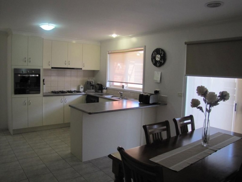 17 Oldfield Place, Epping VIC 3076
