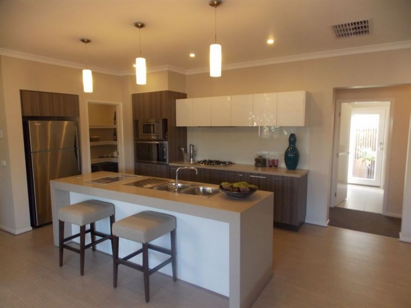 16 Subiaco Drive, Epping VIC 3076