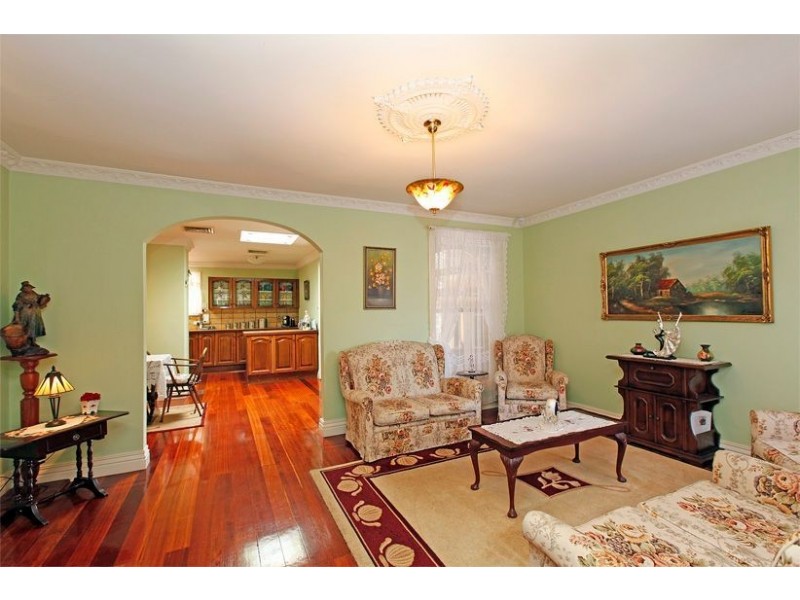 2 Mindoro Crescent, Lalor VIC 3075