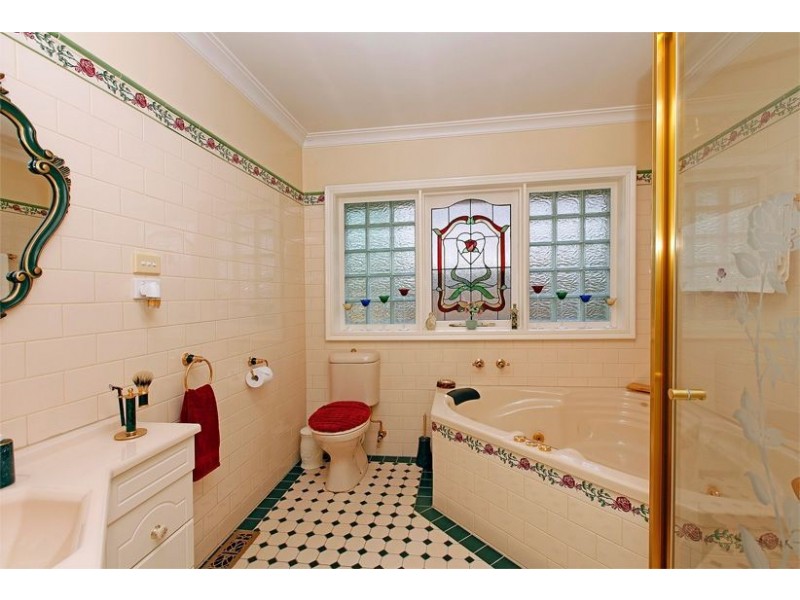 2 Mindoro Crescent, Lalor VIC 3075