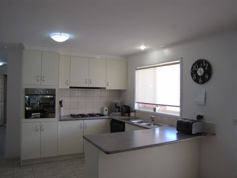 17 Oldfield Place, Epping VIC 3076