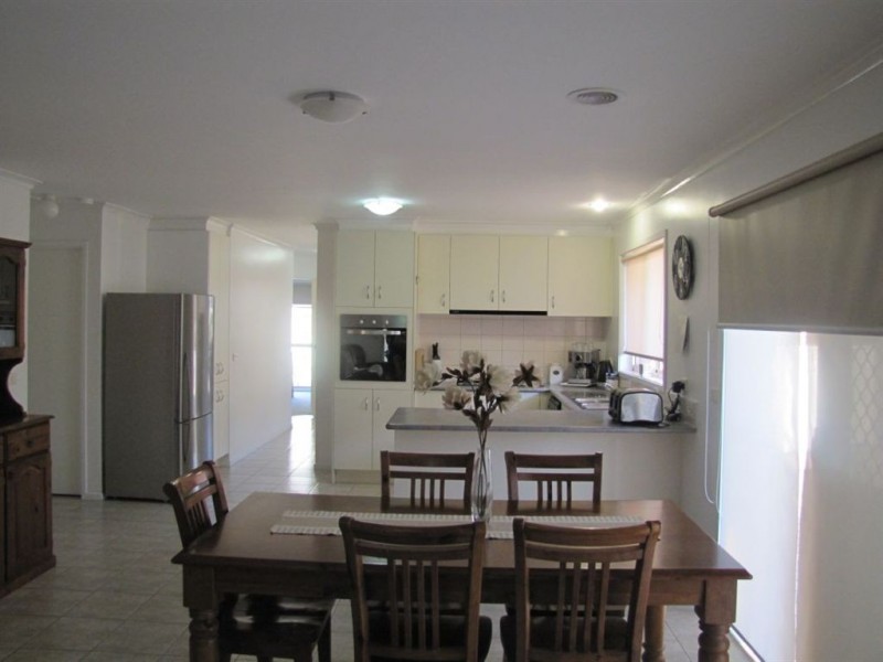 17 Oldfield Place, Epping VIC 3076