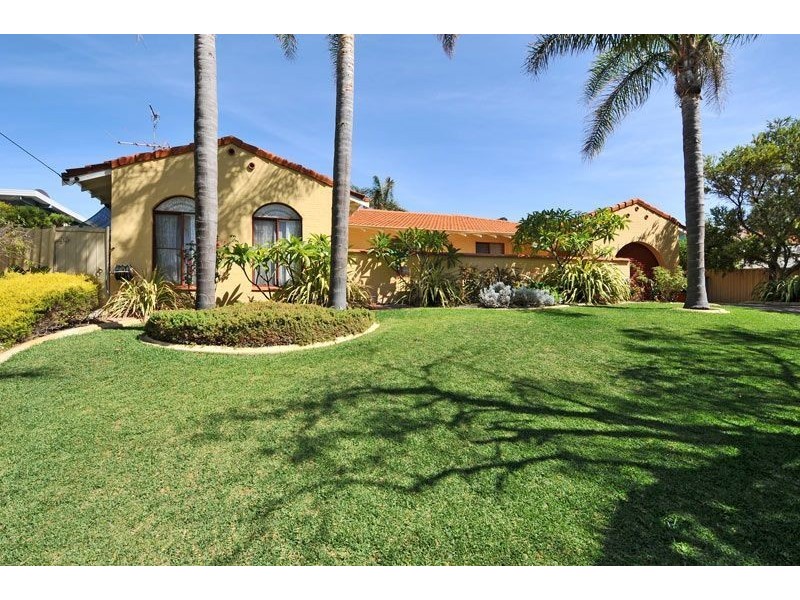 20 Sievewright Street, Silver Sands WA 6210