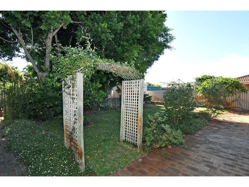 28 Hanson Way, Dudley Park WA 6210