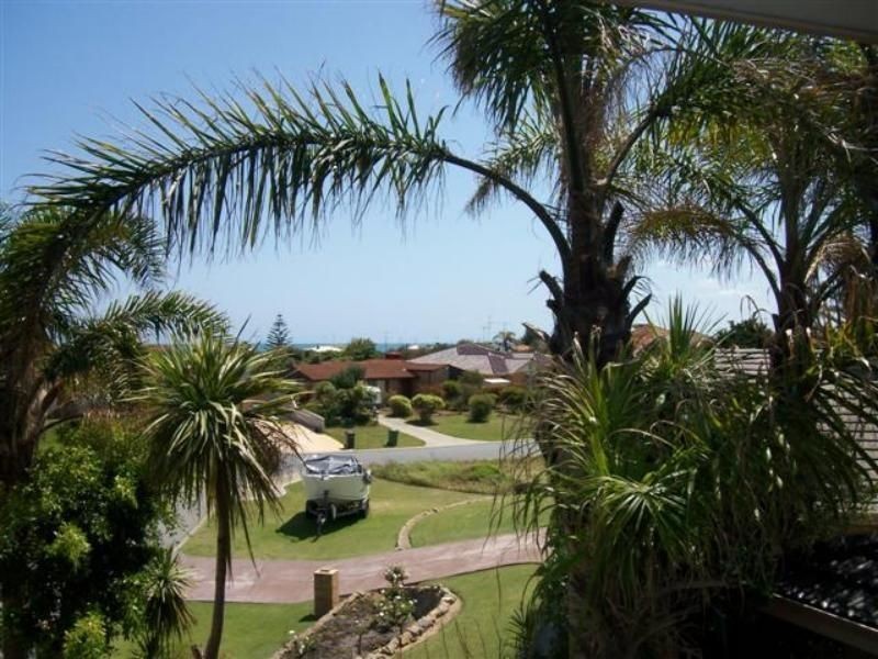 27 Seawind Drive, Silver Sands WA 6210