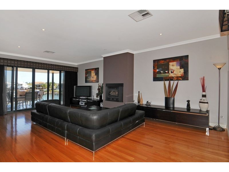 2 Leighton Place, Halls Head WA 6210