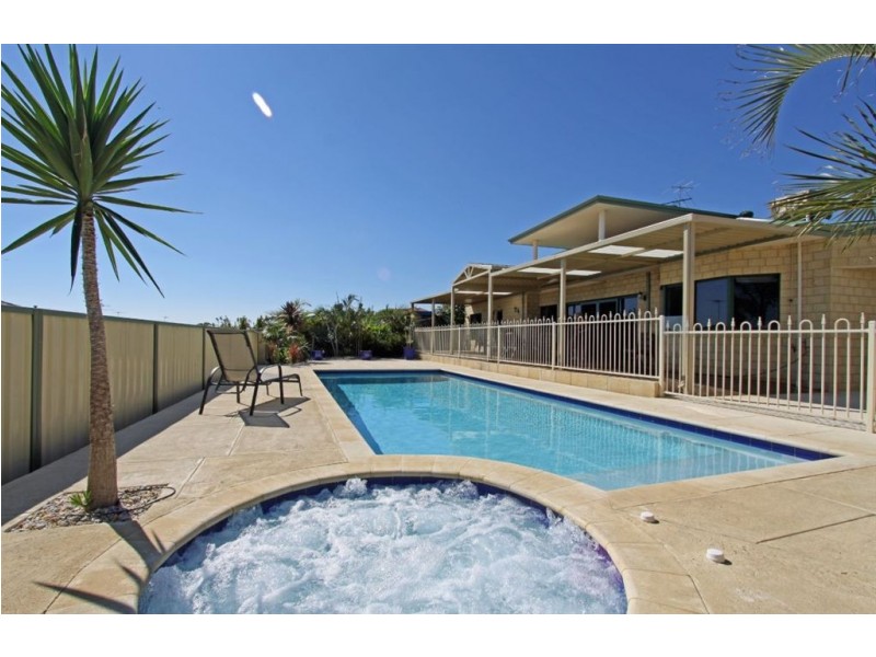 12 Chennile Vista, Halls Head WA 6210
