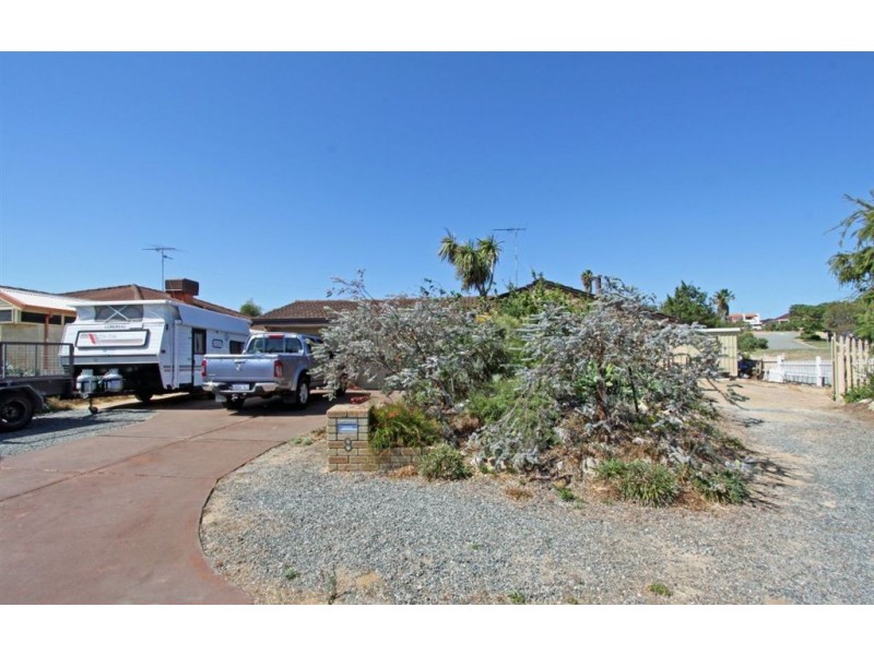 8 Gleneagles Place, Halls Head WA 6210