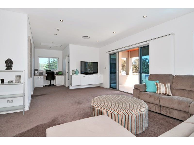 54 Fairbridge Road, Halls Head WA 6210