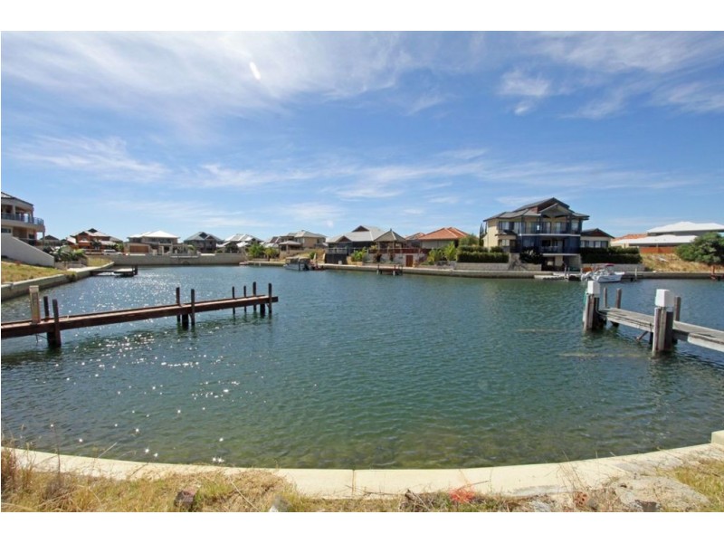 32 Ragamuffin Point, Halls Head WA 6210