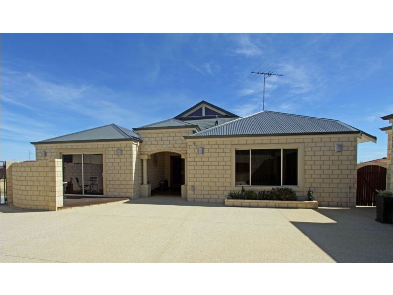 30 Hibbertia Follow, Halls Head WA 6210