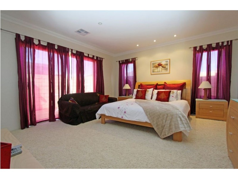 30 Hibbertia Follow, Halls Head WA 6210