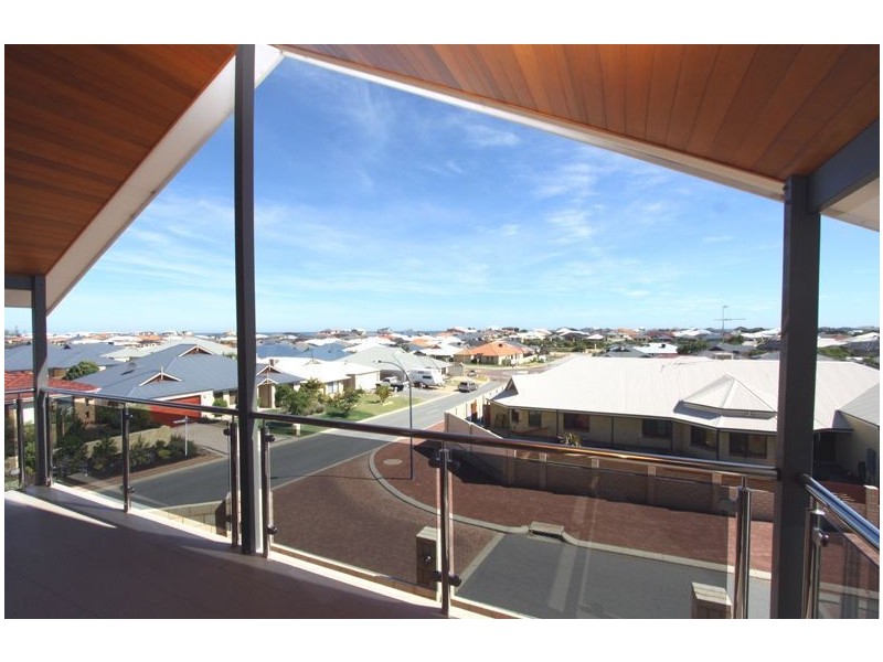 30 Hibbertia Follow, Halls Head WA 6210