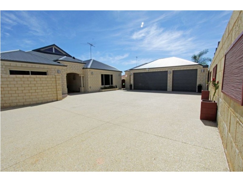 30 Hibbertia Follow, Halls Head WA 6210