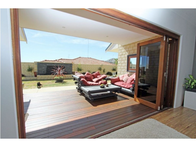 30 Hibbertia Follow, Halls Head WA 6210