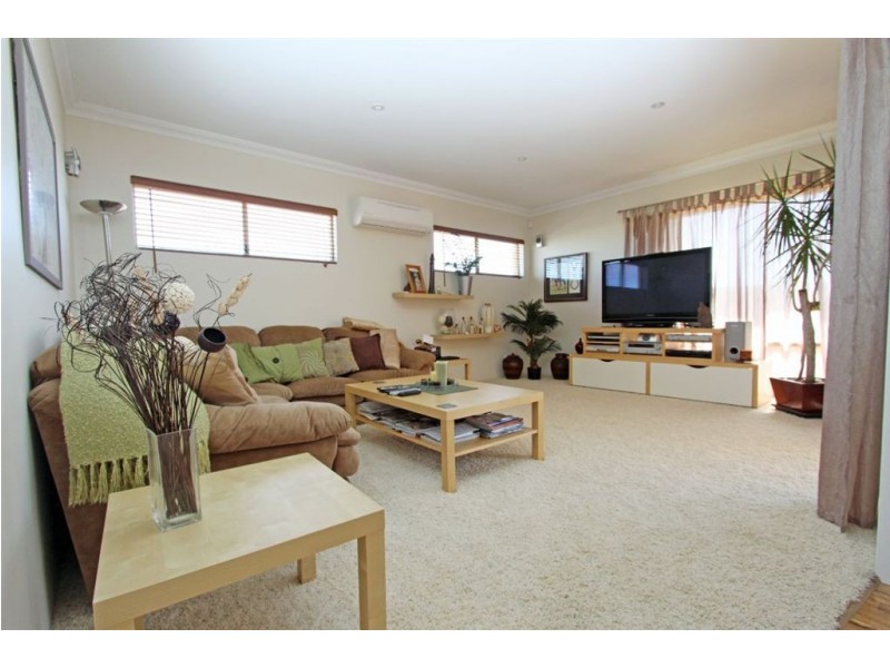 30 Hibbertia Follow, Halls Head WA 6210