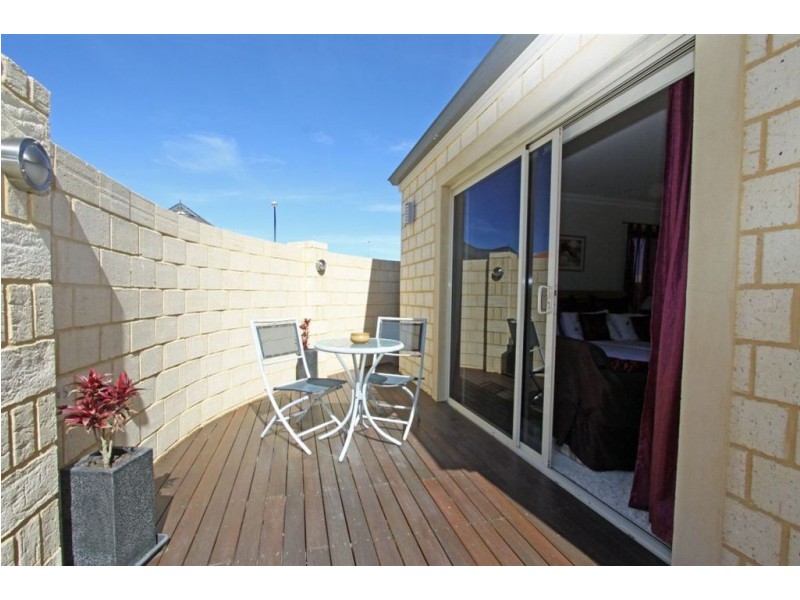 30 Hibbertia Follow, Halls Head WA 6210