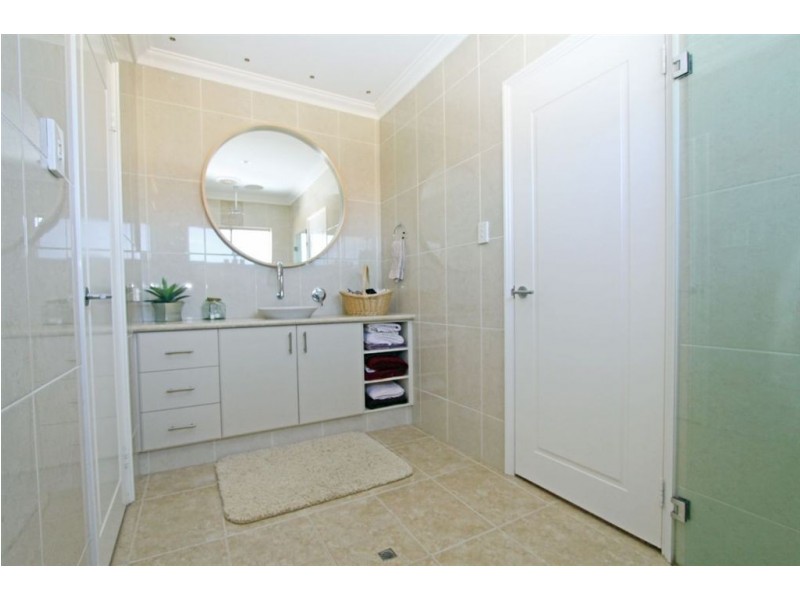 30 Hibbertia Follow, Halls Head WA 6210