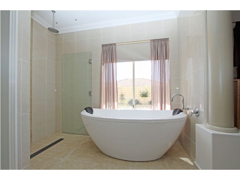 30 Hibbertia Follow, Halls Head WA 6210