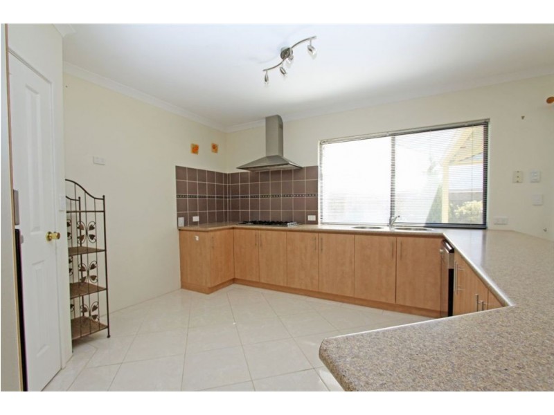13 Lilly Pilly Lookout, Halls Head WA 6210