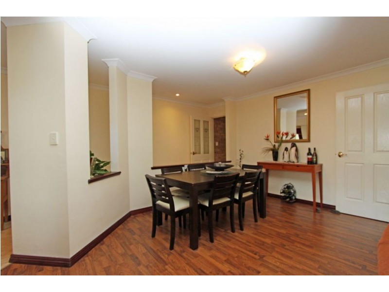 8 Oaklands Avenue, Halls Head WA 6210