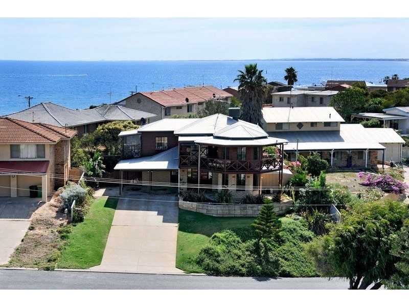 2/28 Valley Road, Halls Head WA 6210