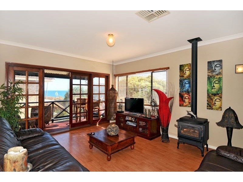 2/28 Valley Road, Halls Head WA 6210