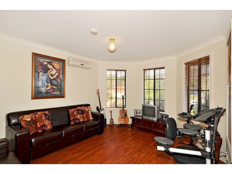 2/28 Valley Road, Halls Head WA 6210