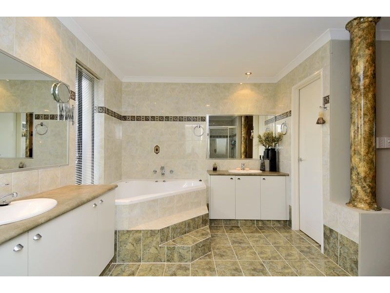 2 Guilderton Close, Erskine WA 6210