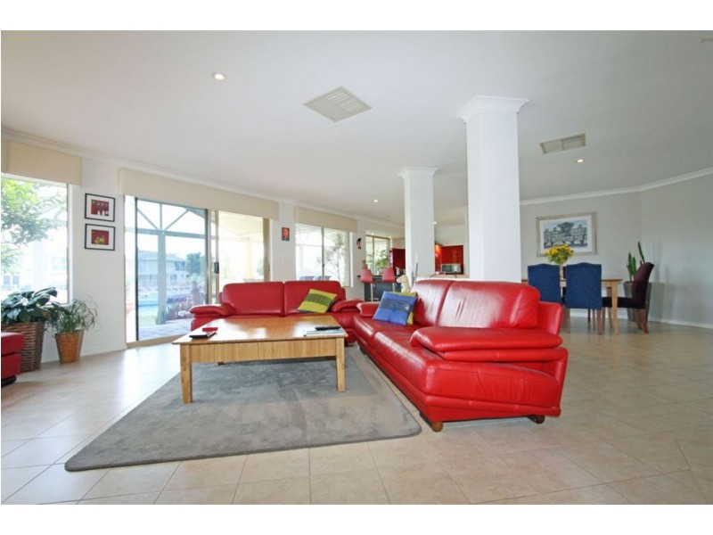 113 Leslie Street, Dudley Park WA 6210