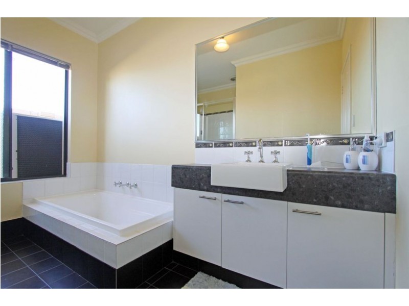 49 Katinka Retreat, Dudley Park WA 6210