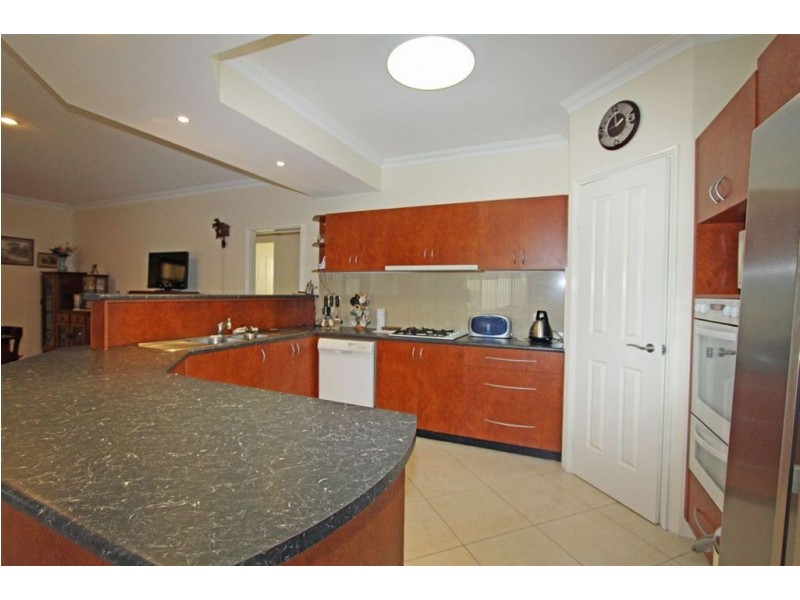 11 Shelduck Way, Dudley Park WA 6210