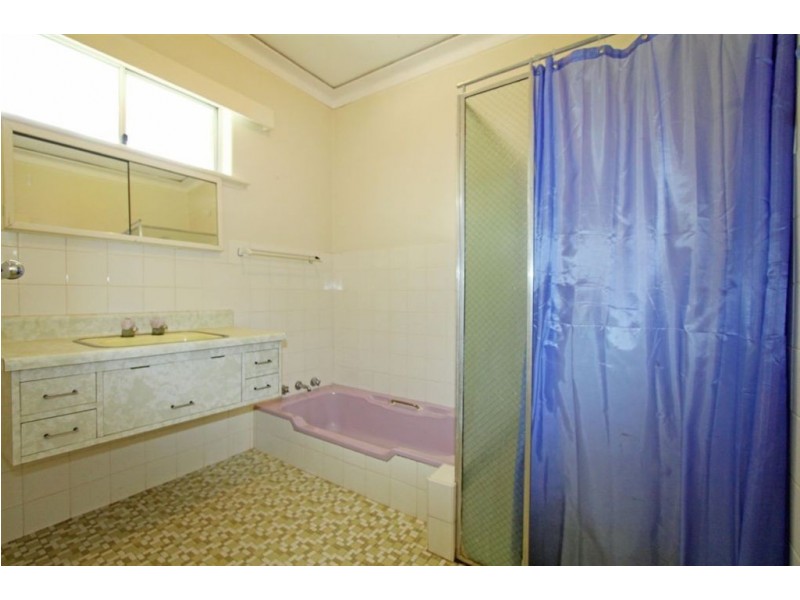 20 Leighton Road East, Halls Head WA 6210