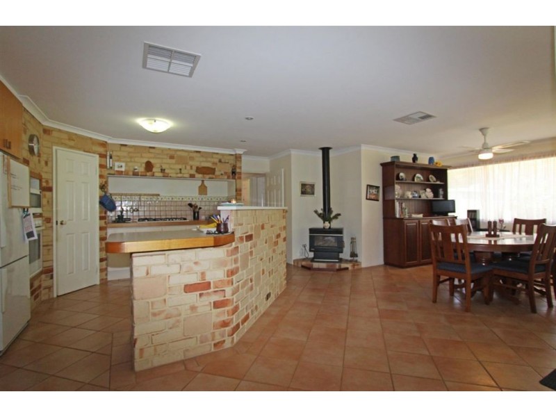 5 Barrow Rise, Greenfields WA 6210