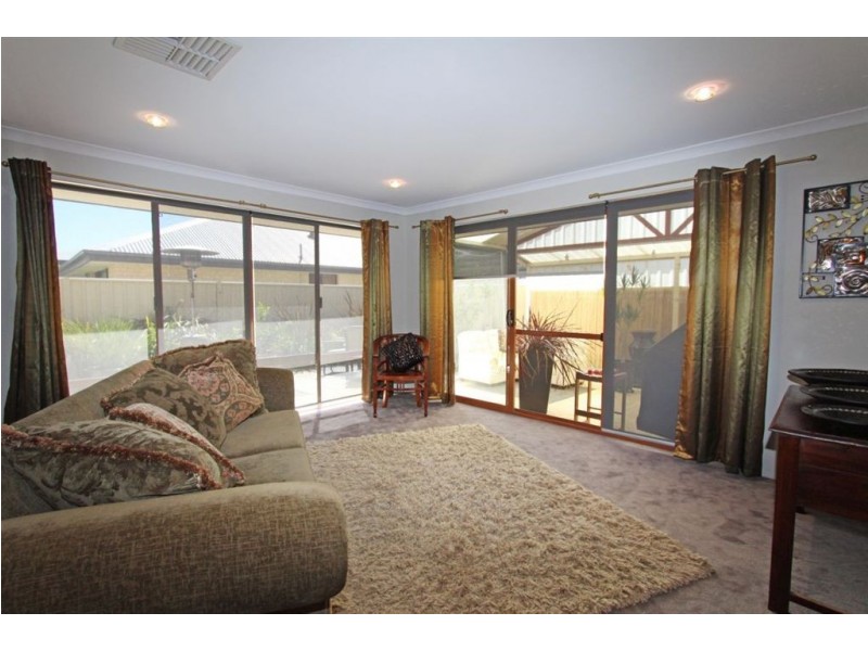 61 Ballard Meander, Lakelands WA 6180