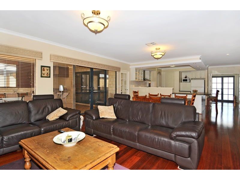 13 Carnarvon Way, Erskine WA 6210