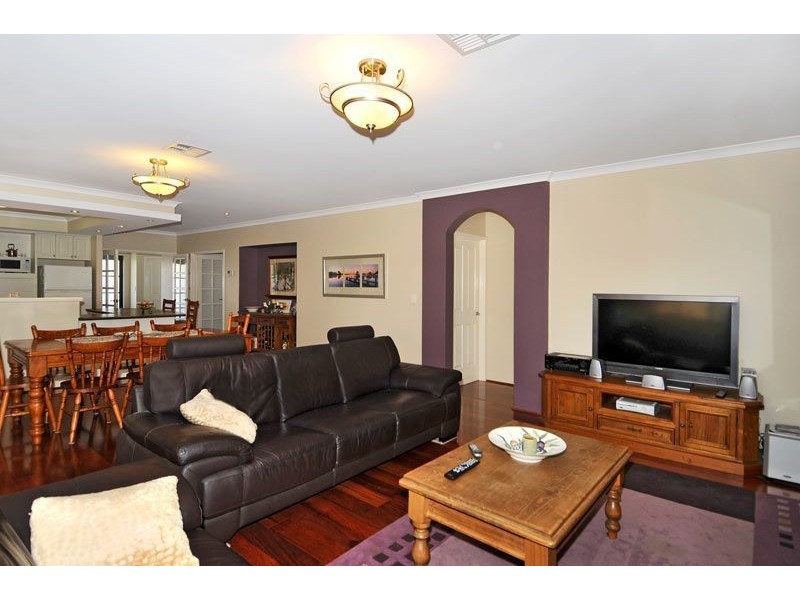 13 Carnarvon Way, Erskine WA 6210