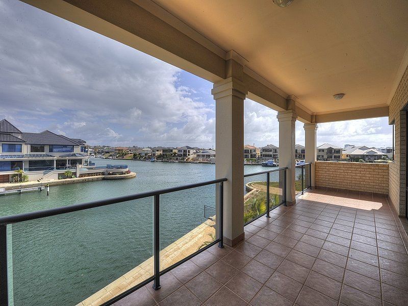 60 Aztec Island Retreat, Halls Head WA 6210