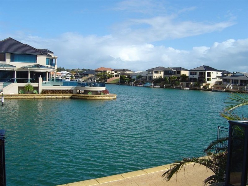 60 Aztec Island Retreat, Halls Head WA 6210