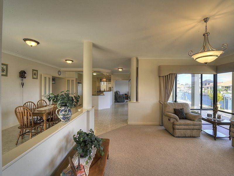 60 Aztec Island Retreat, Halls Head WA 6210