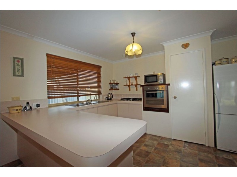 2 Berkeley Close, Greenfields WA 6210
