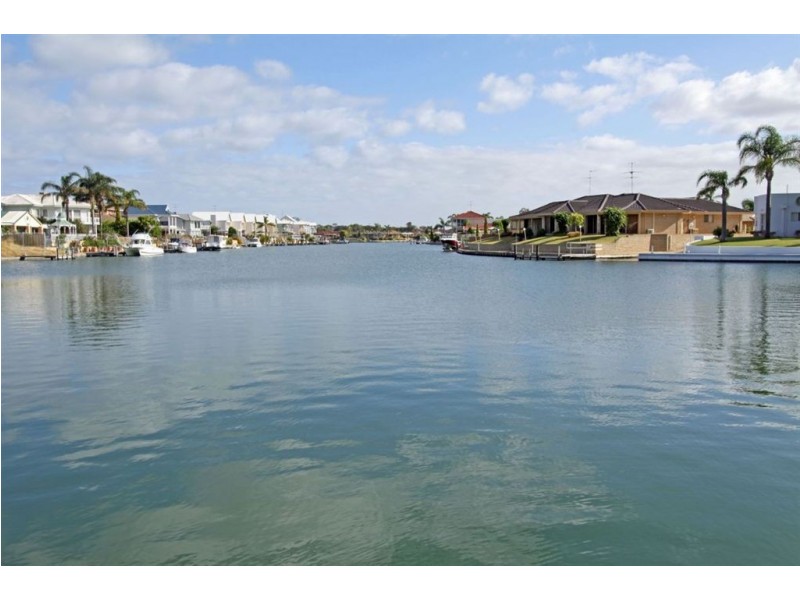 52 Waterside Drive, Dudley Park WA 6210