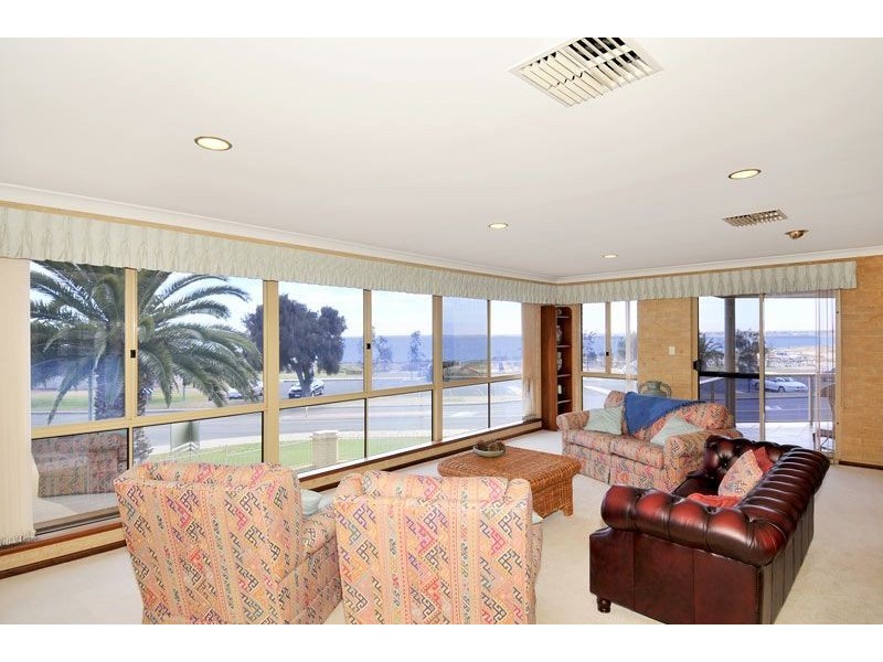 8 Halls Head Parade, Halls Head WA 6210