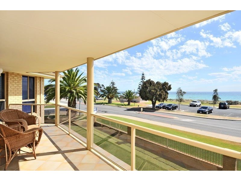 8 Halls Head Parade, Halls Head WA 6210