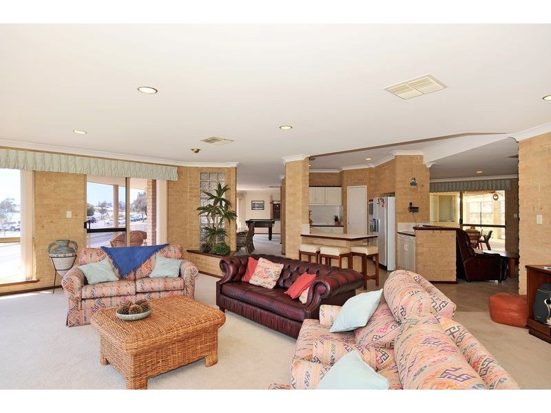 8 Halls Head Parade, Halls Head WA 6210