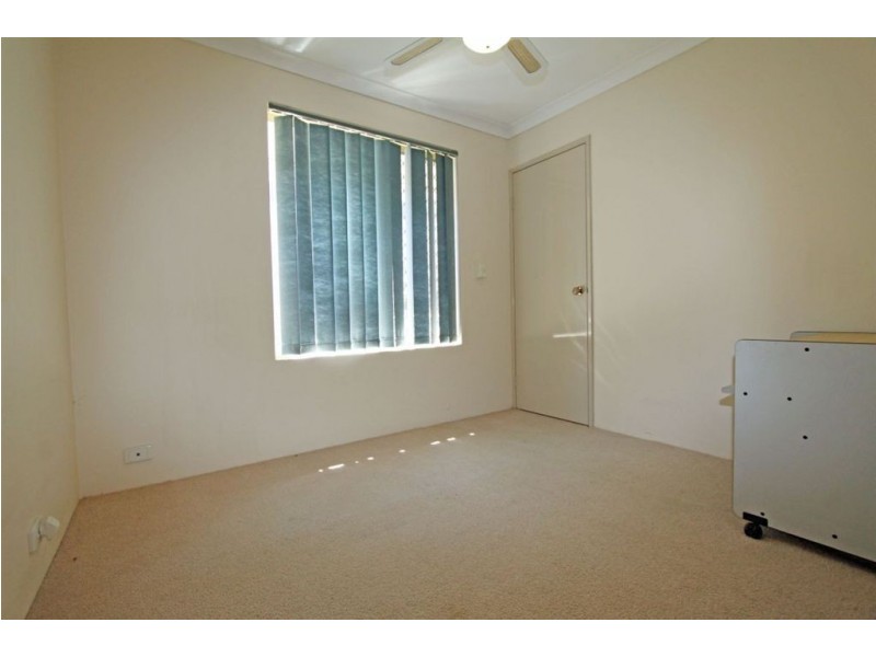 8 Amulla Court, Halls Head WA 6210