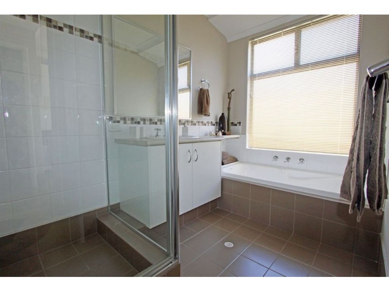 10 Bertha Loop, Dudley Park WA 6210